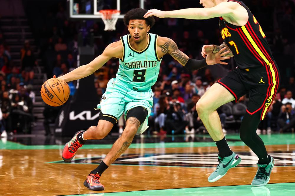 弱侧沿底线 弱侧沿底线